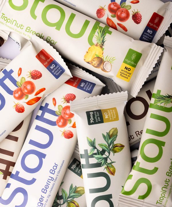 Várias barras nutricionais Stautt de sabores diferentes dispostas em conjunto | Several Stautt nutrition bars in different flavours arranged together